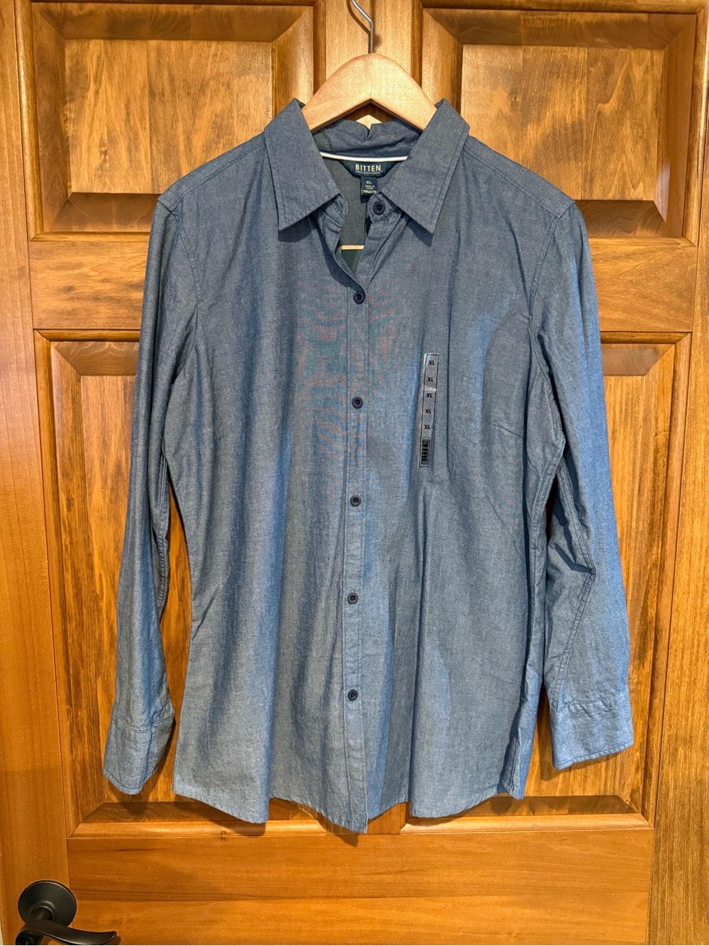 NWT Bitten by Sarah Jessica Parker Women’s Chambray Button-Down Shirt in Blue